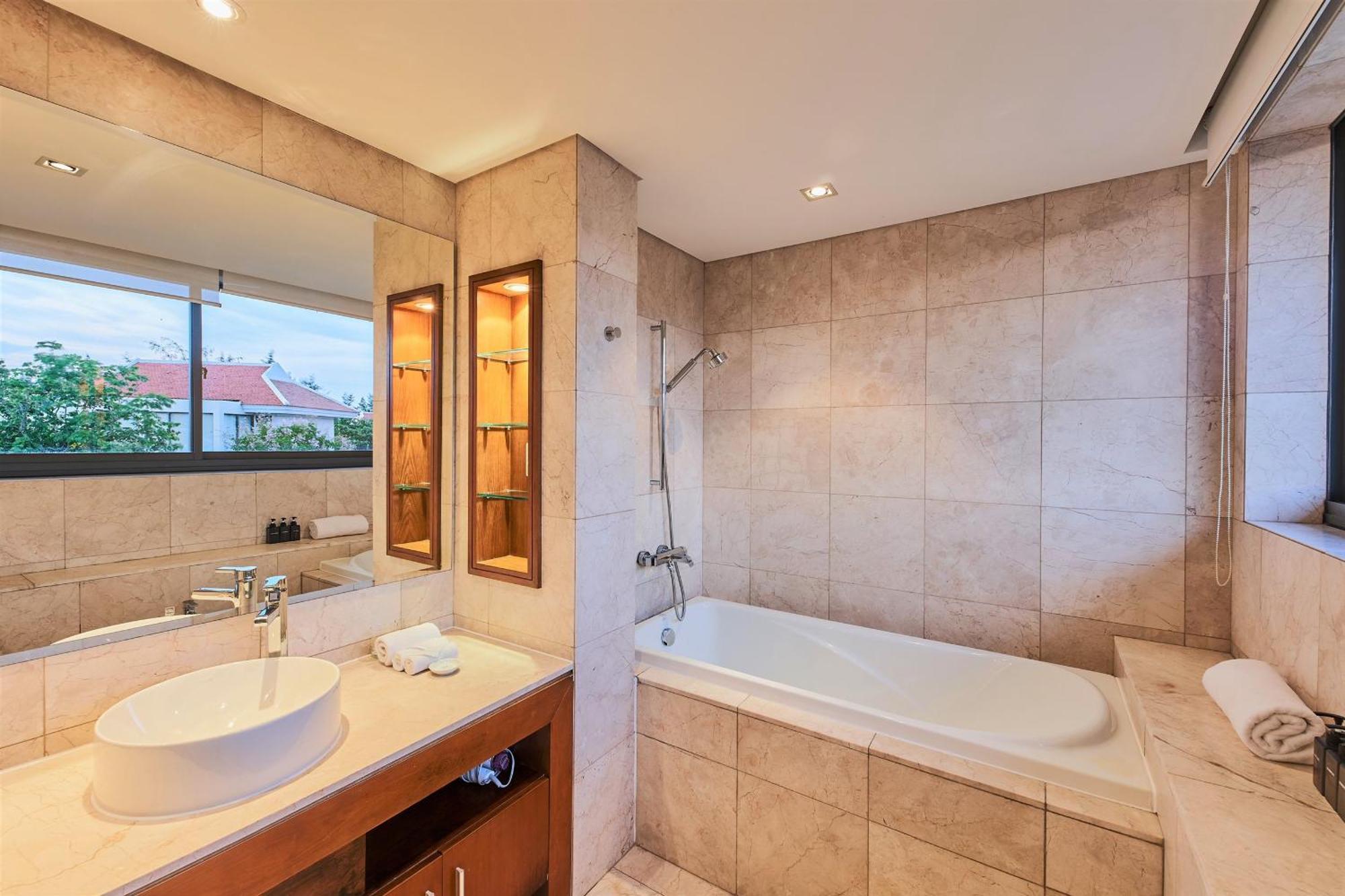 Deluxe Beach Villas By Danatrip Da Nang Bilik gambar